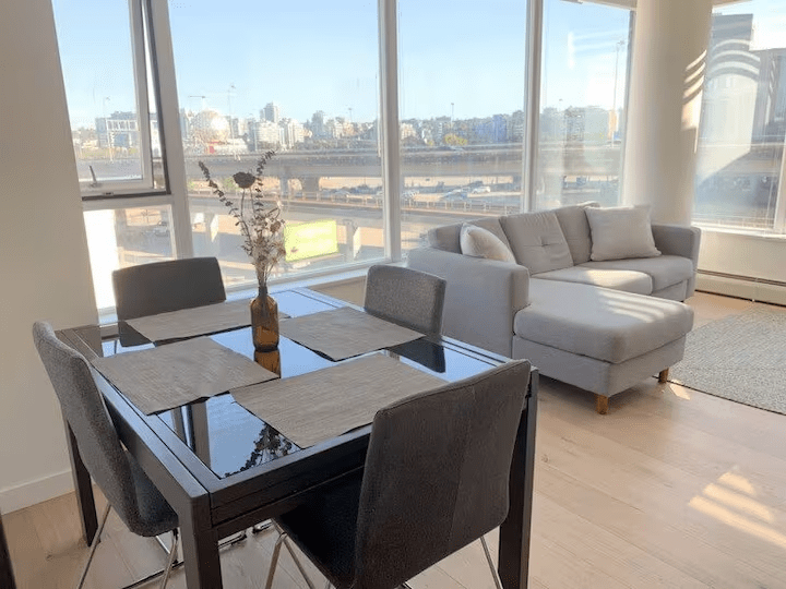 Cozy Condo Downtown Vancouver
