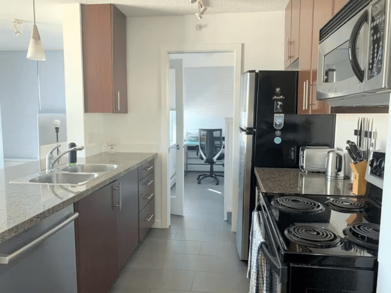 Cozy Condo Downtown Vancouver